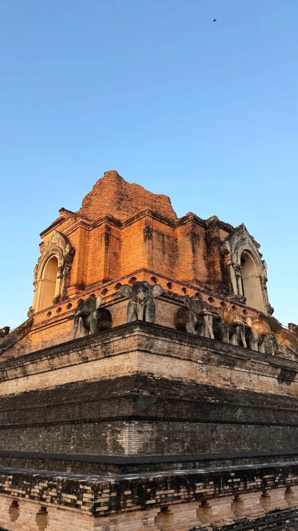 Ruined brick chedi of Wat Chedi Luang glowing in late afternoon sun